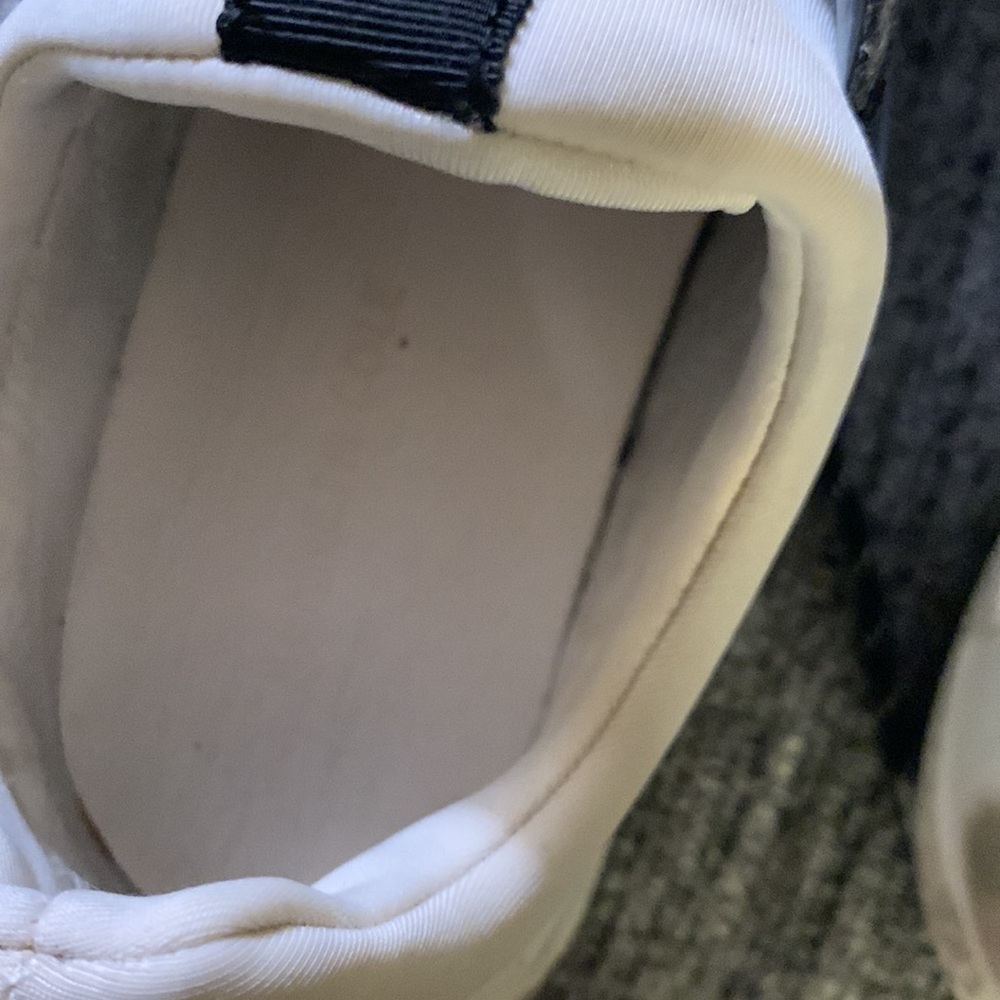 Sneaker - Picture 7 of 8